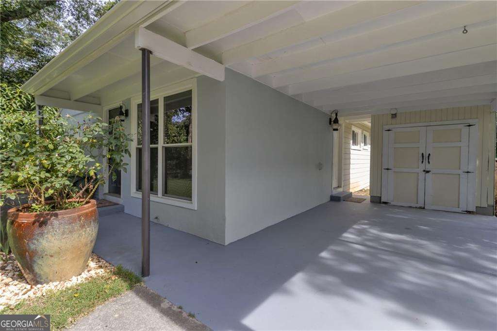 2484 Ortega Way Property Photo 25