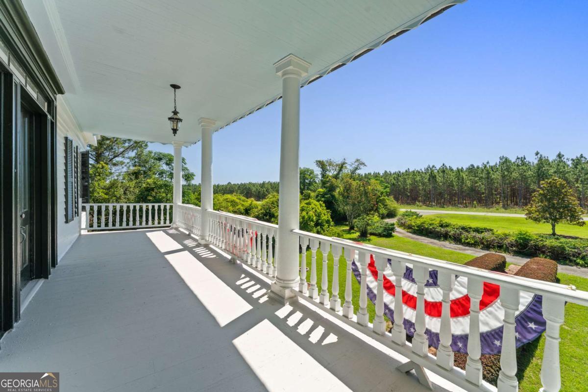 8075 Lakeview Road Property Photo 3