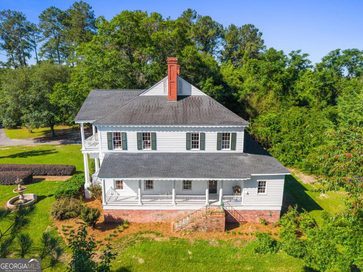 8075 Lakeview Road Property Photo 4