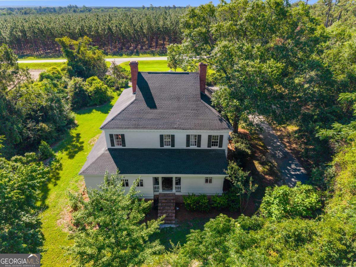 8075 Lakeview Road Property Photo 5