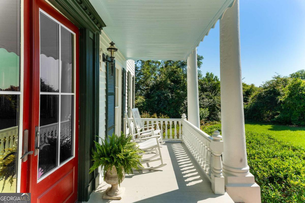 8075 Lakeview Road Property Photo 10