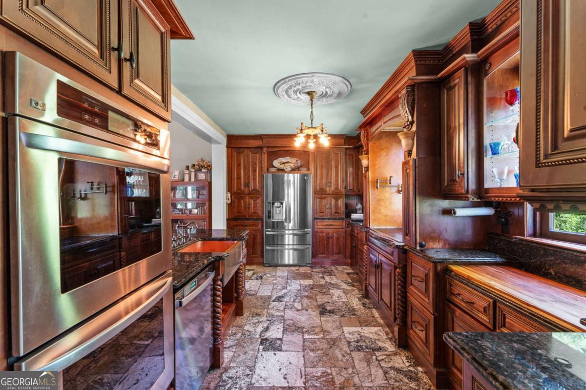 8075 Lakeview Road Property Photo 27