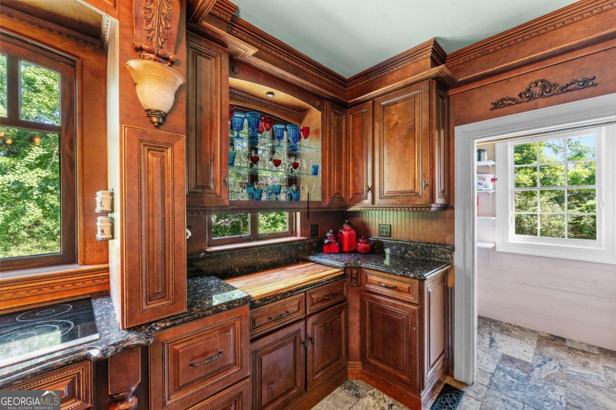 8075 Lakeview Road Property Photo 29