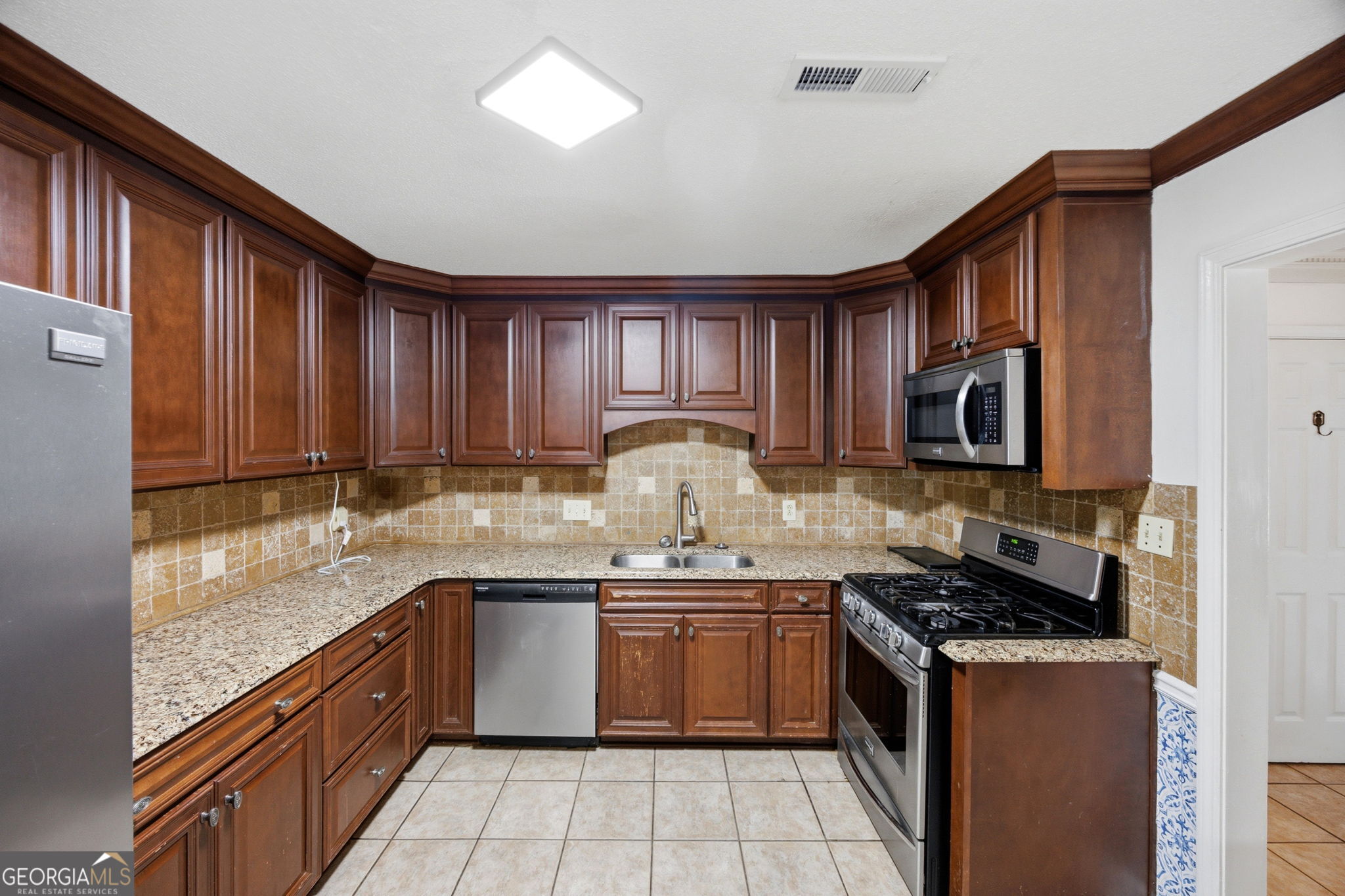1215 Craddock Way Property Photo 8