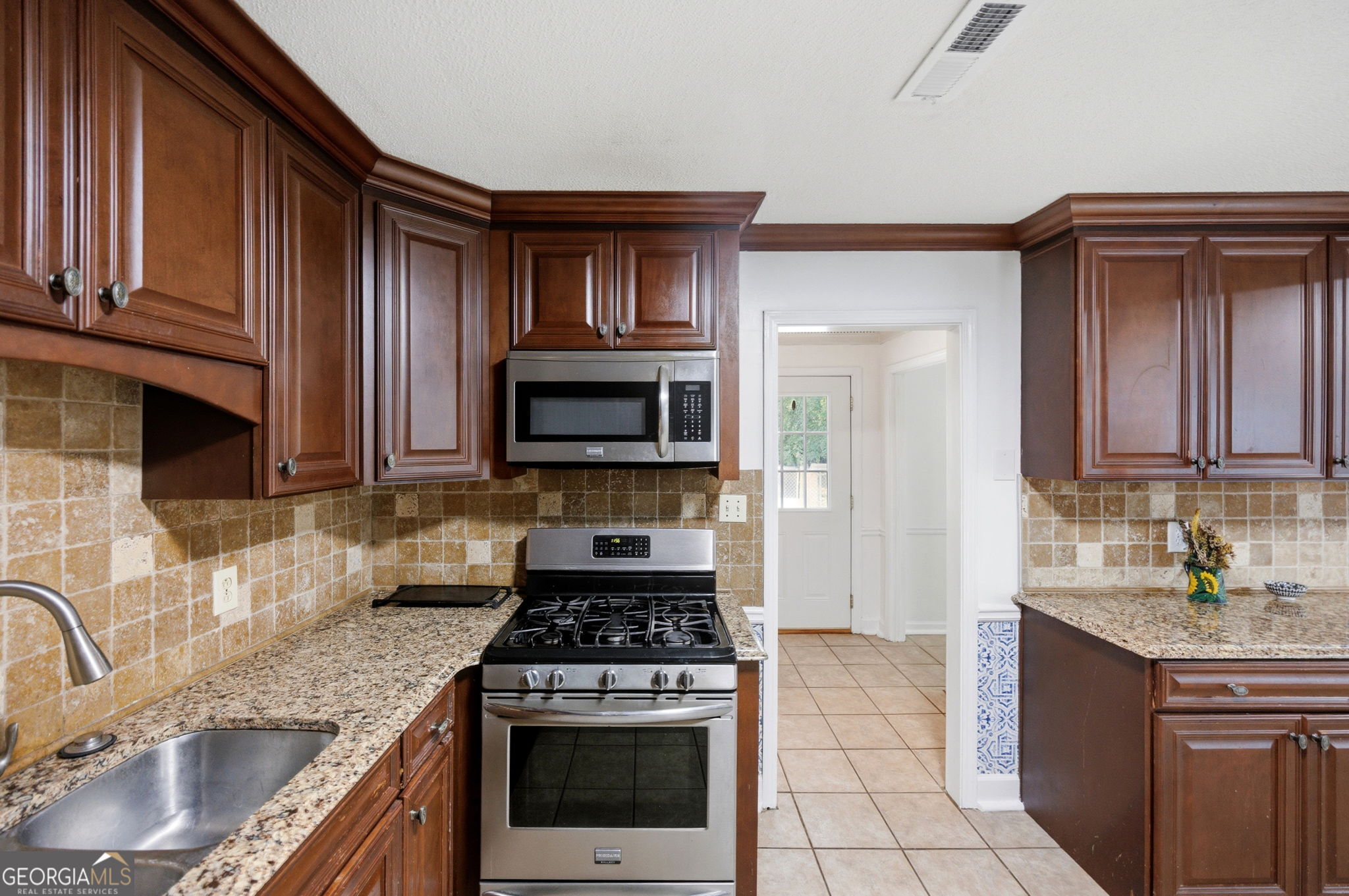 1215 Craddock Way Property Photo 9
