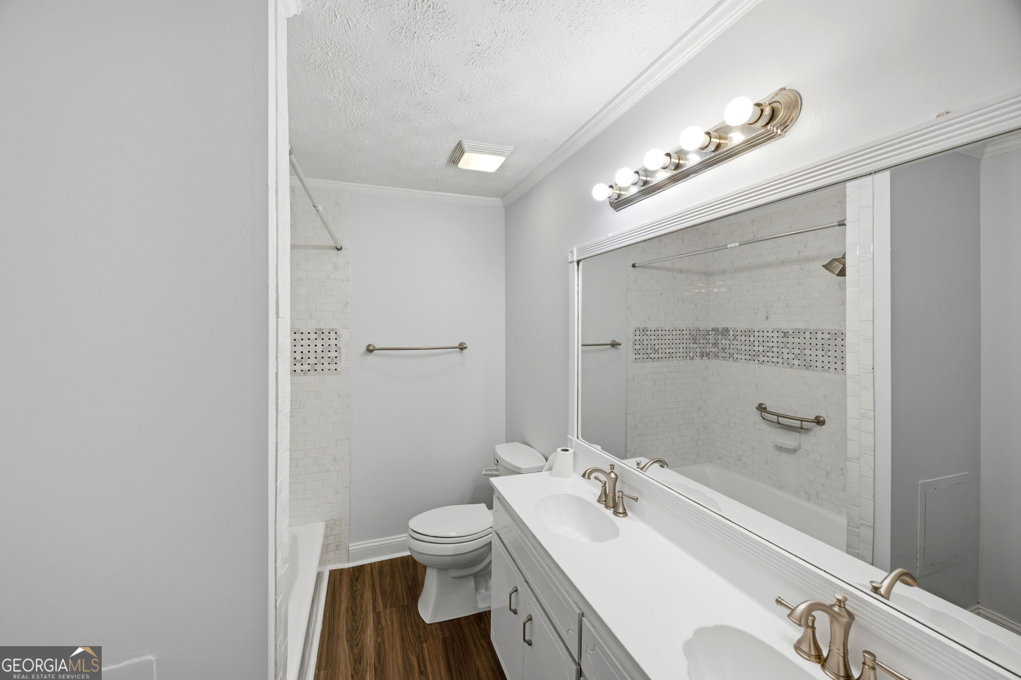 1215 Craddock Way Property Photo 24