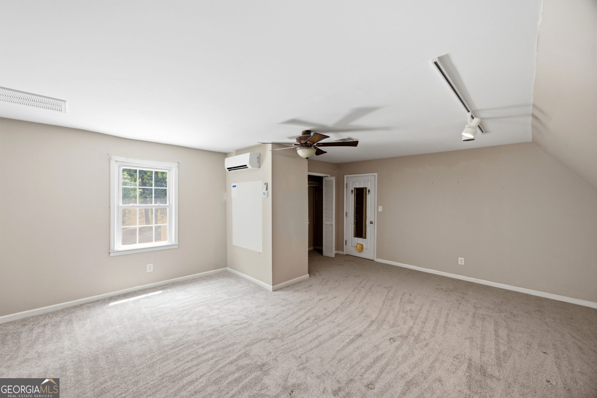 1215 Craddock Way Property Photo 27