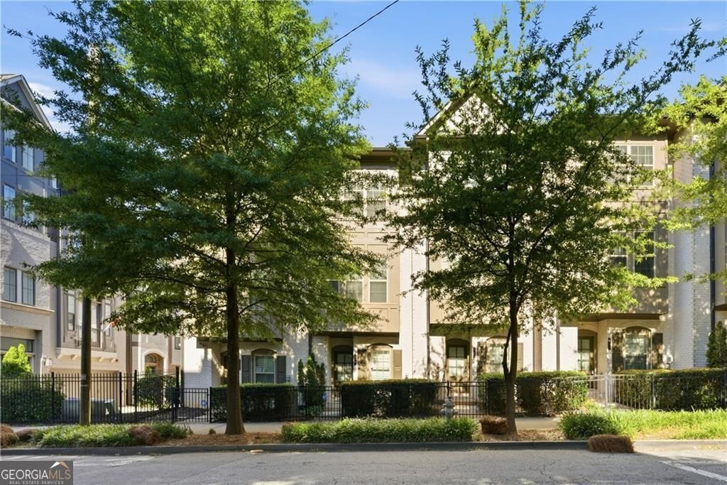 633 Broadview Place