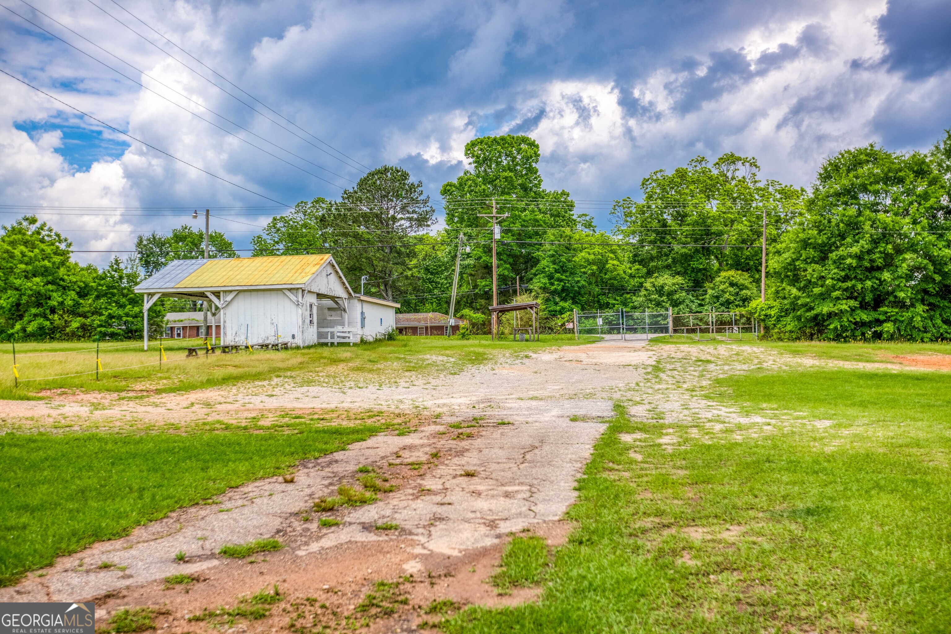 1320 E Church Street Property Photo 12