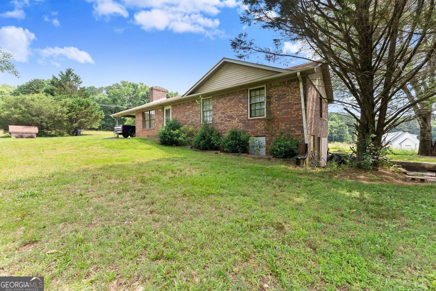 5590 Howard Road Property Photo 5