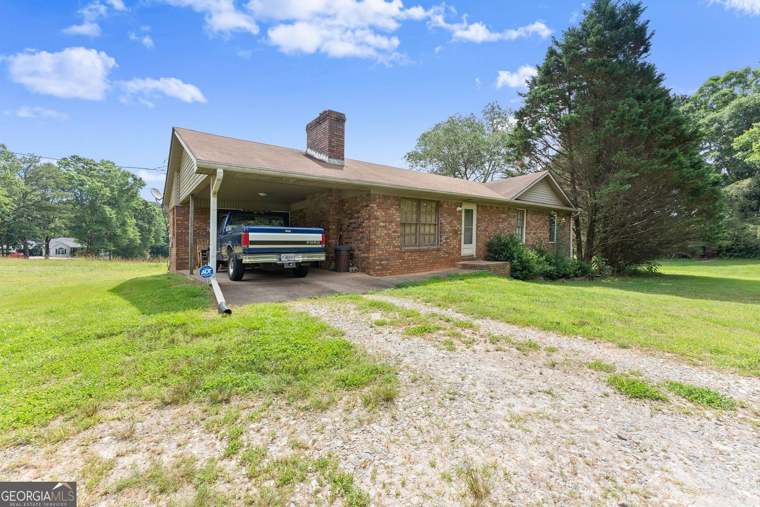5590 Howard Road Property Photo 6