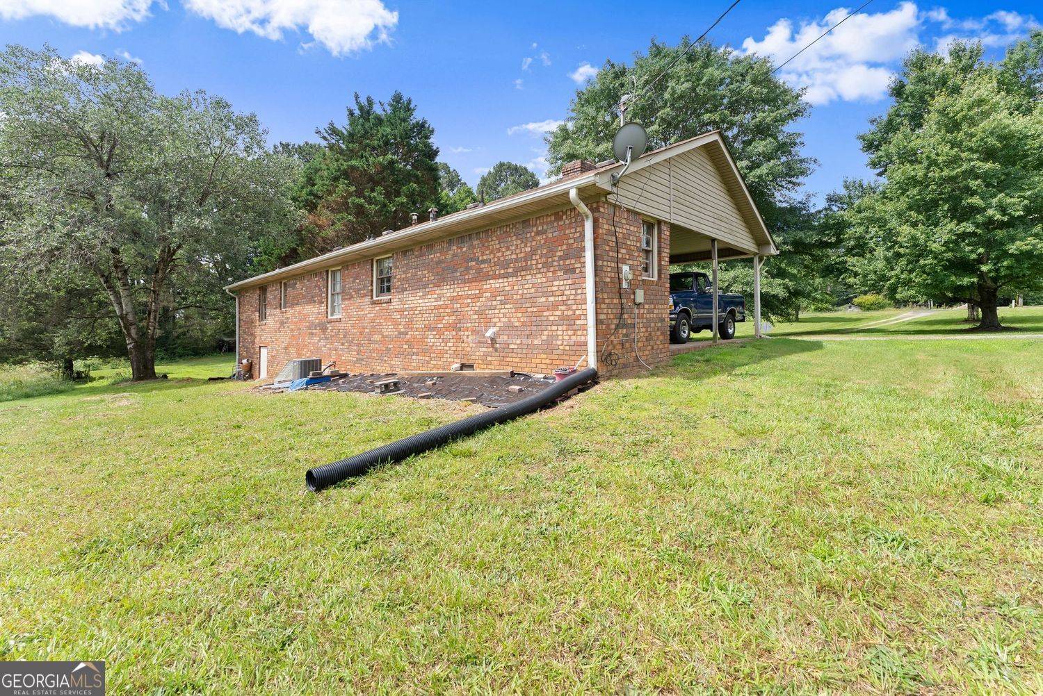 5590 Howard Road Property Photo 7