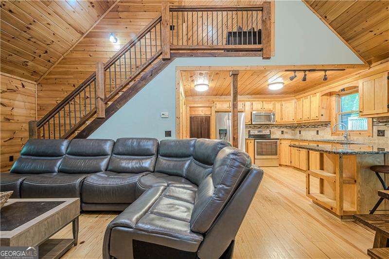 213 Moonshine Hollow Property Photo 3