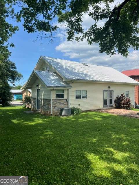 17 Town Square Road Property Photo 3