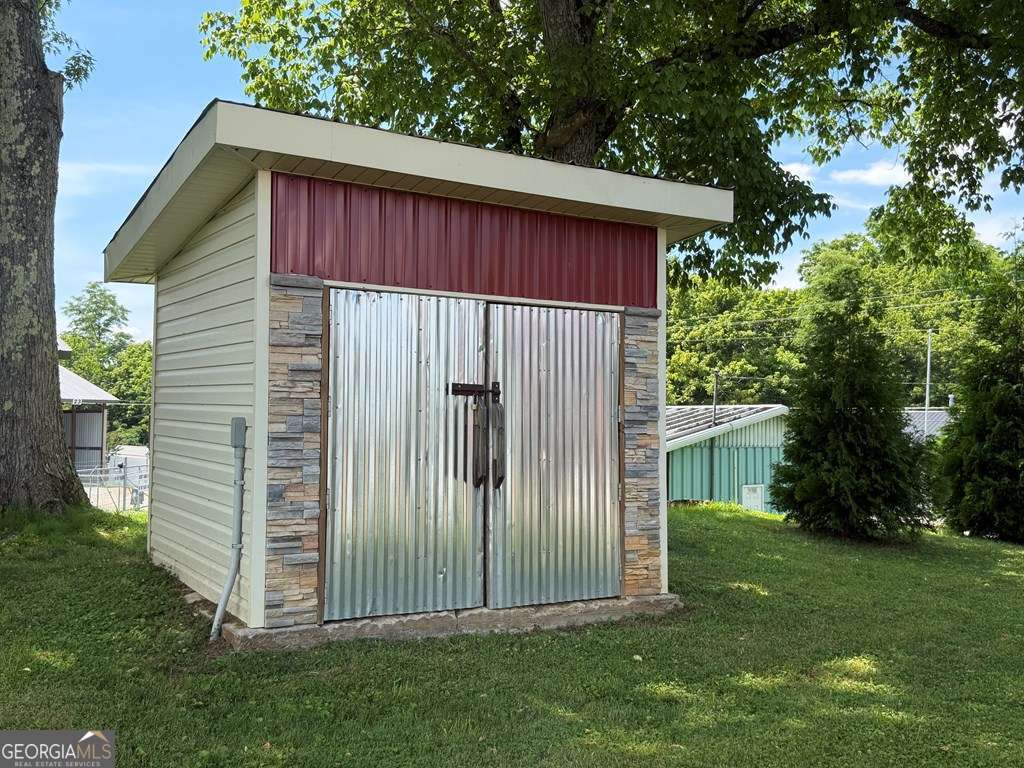 17 Town Square Road Property Photo 15