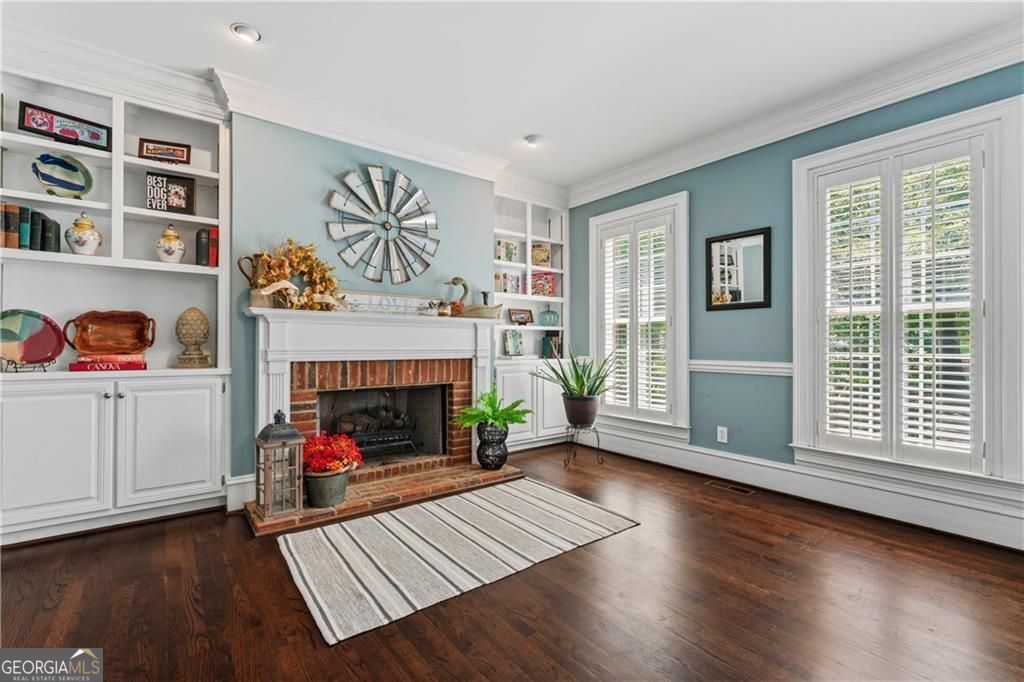 256 Westchester Drive Property Photo 4
