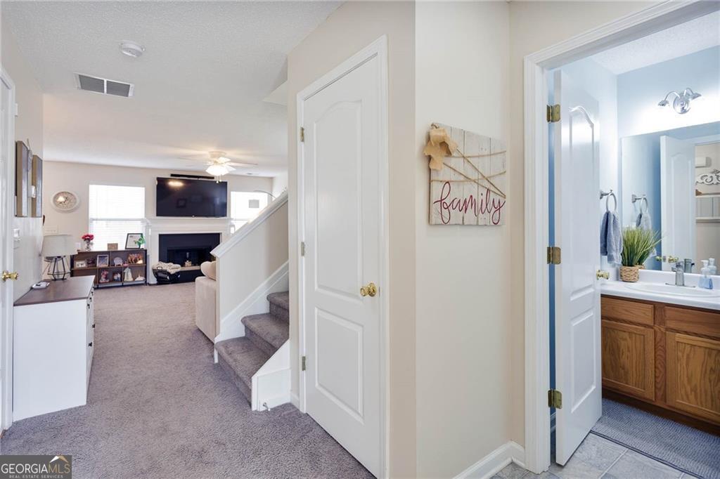 417 Red Coat Lane Property Photo 3