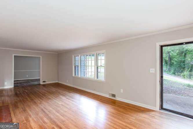 100 Ridgewood Drive Property Photo 5
