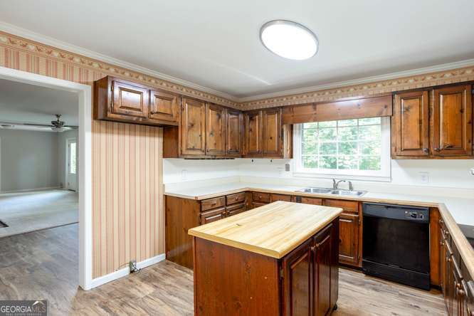 100 Ridgewood Drive Property Photo 7