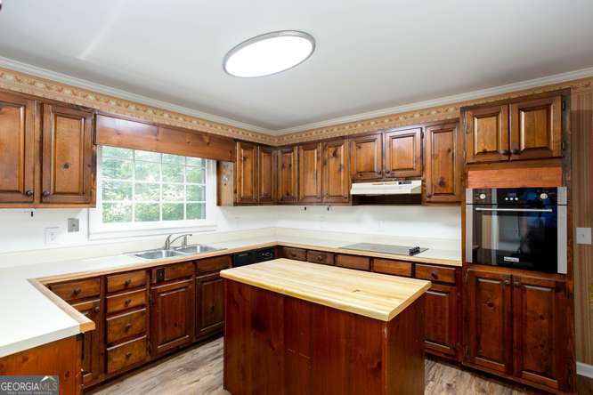 100 Ridgewood Drive Property Photo 8