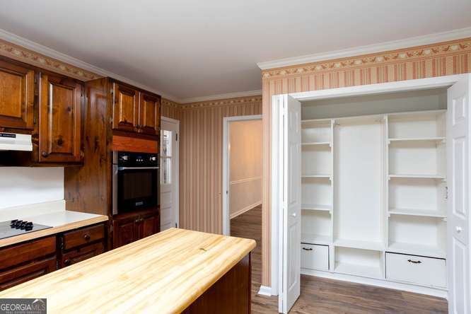 100 Ridgewood Drive Property Photo 9
