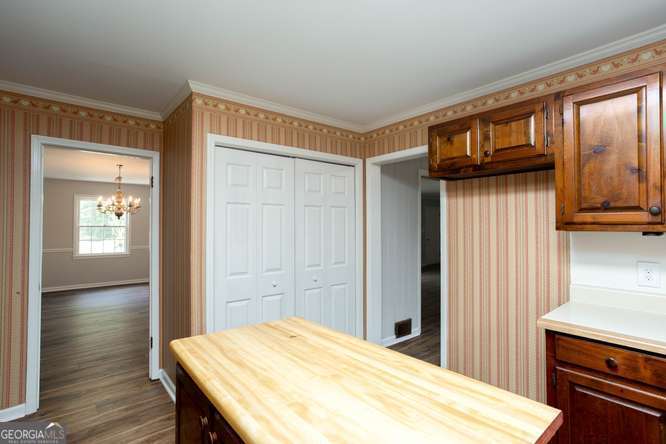 100 Ridgewood Drive Property Photo 10