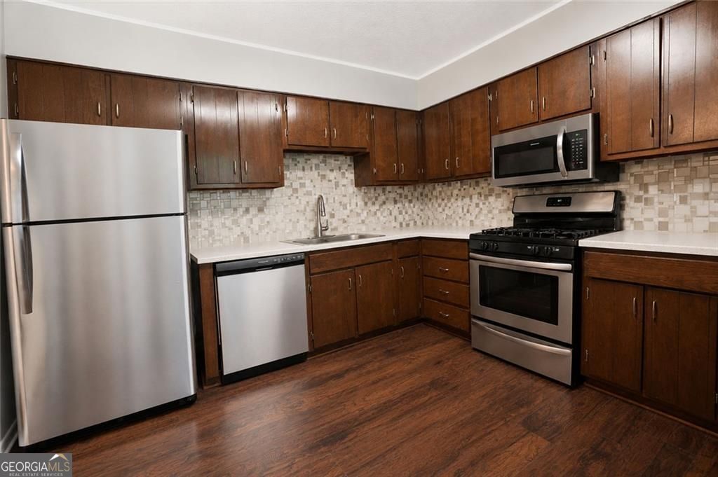 8265 Park Ridge Drive Property Photo 4