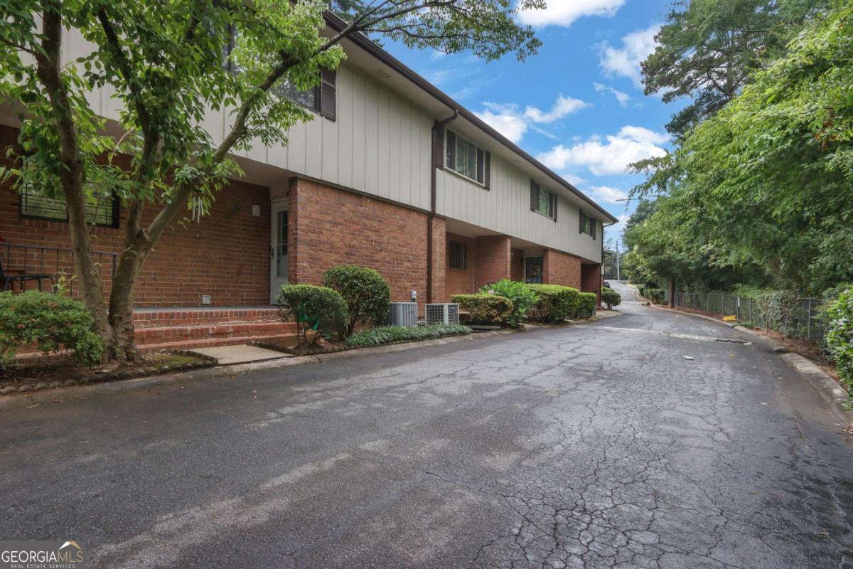 2524 Bradford Square Ne Property Photo 1