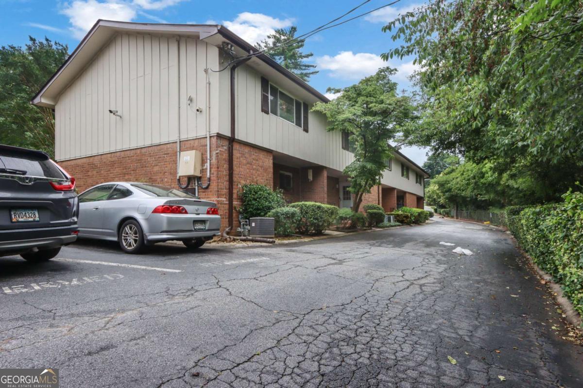 2524 Bradford Square Ne Property Photo 2