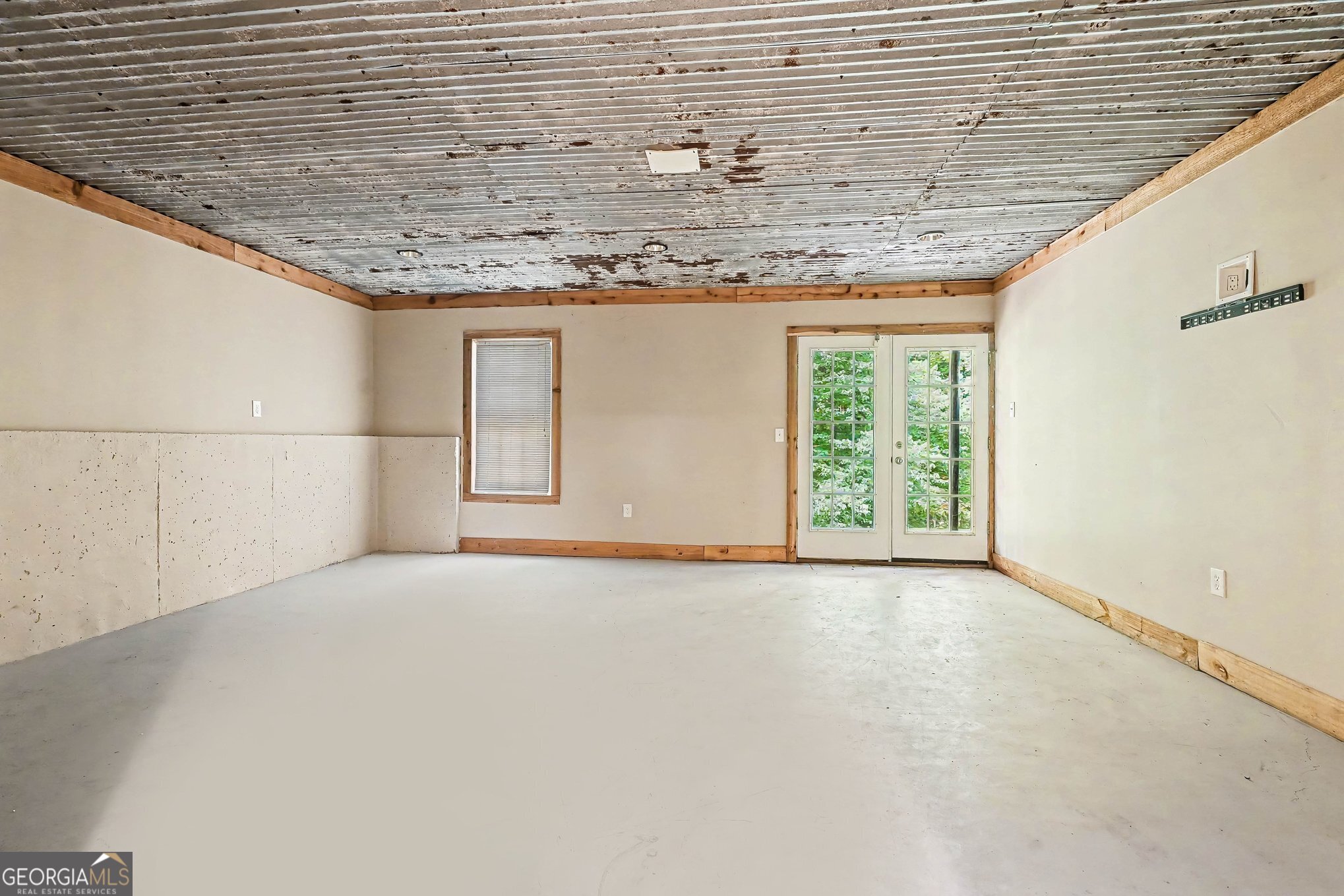 2075 Heatherton Road Property Photo 20