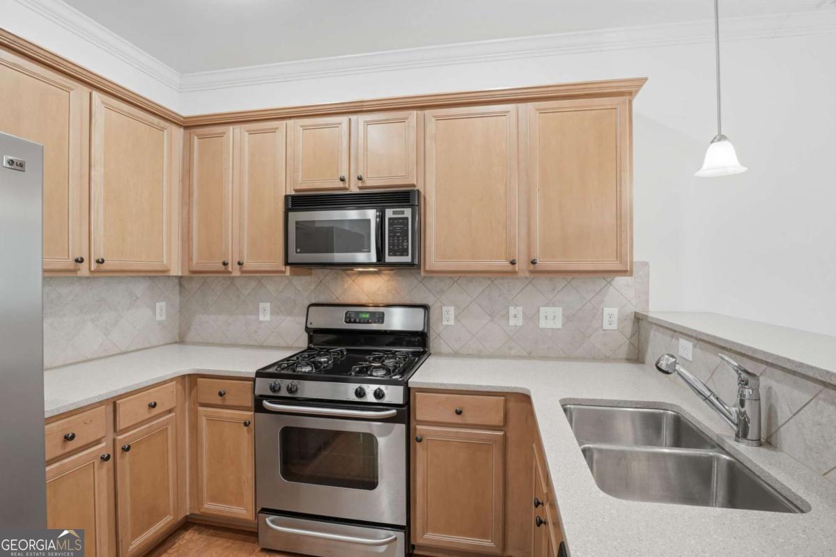 1013 Firethorne Pass Property Photo 9