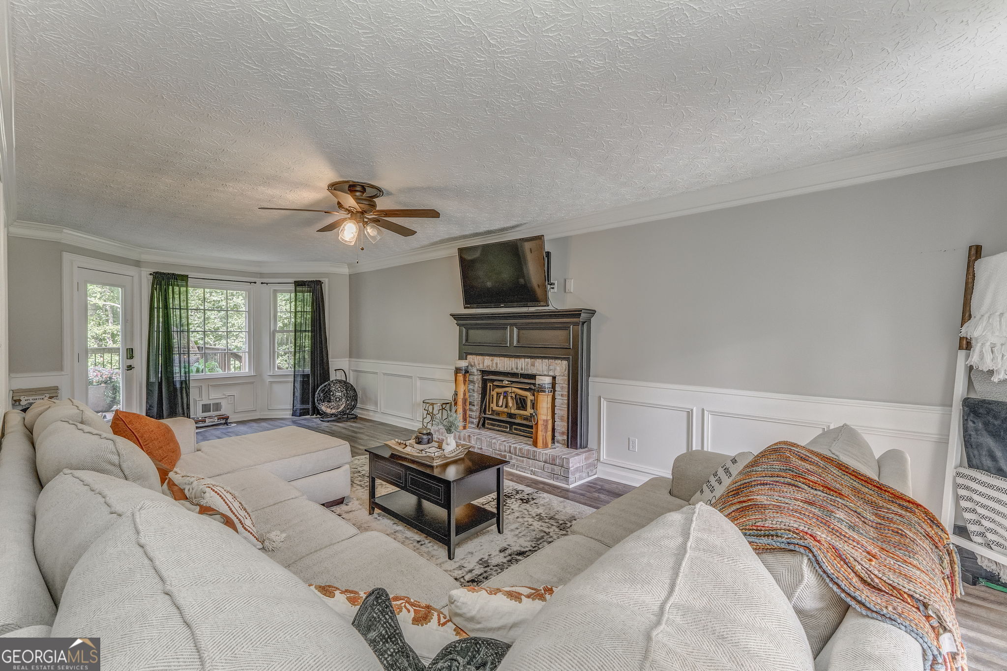 323 Schoolhouse Road Property Photo 3
