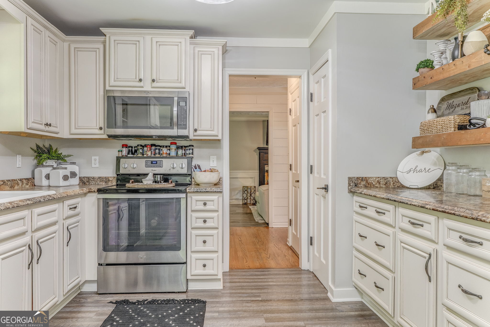 323 Schoolhouse Road Property Photo 13