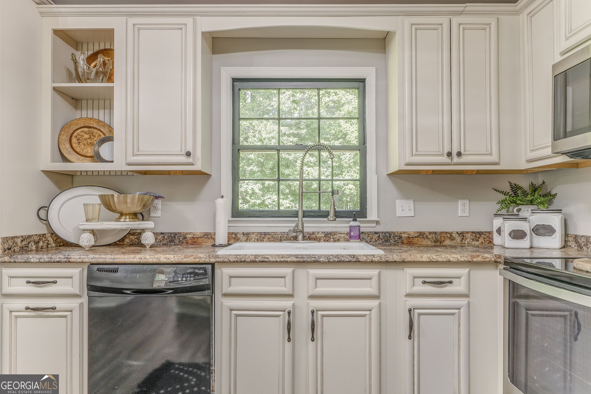323 Schoolhouse Road Property Photo 15