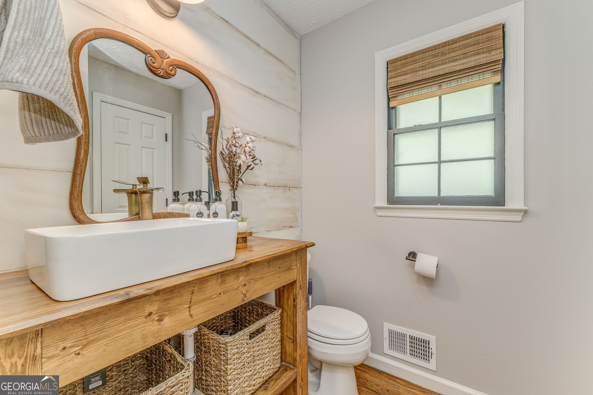 323 Schoolhouse Road Property Photo 32