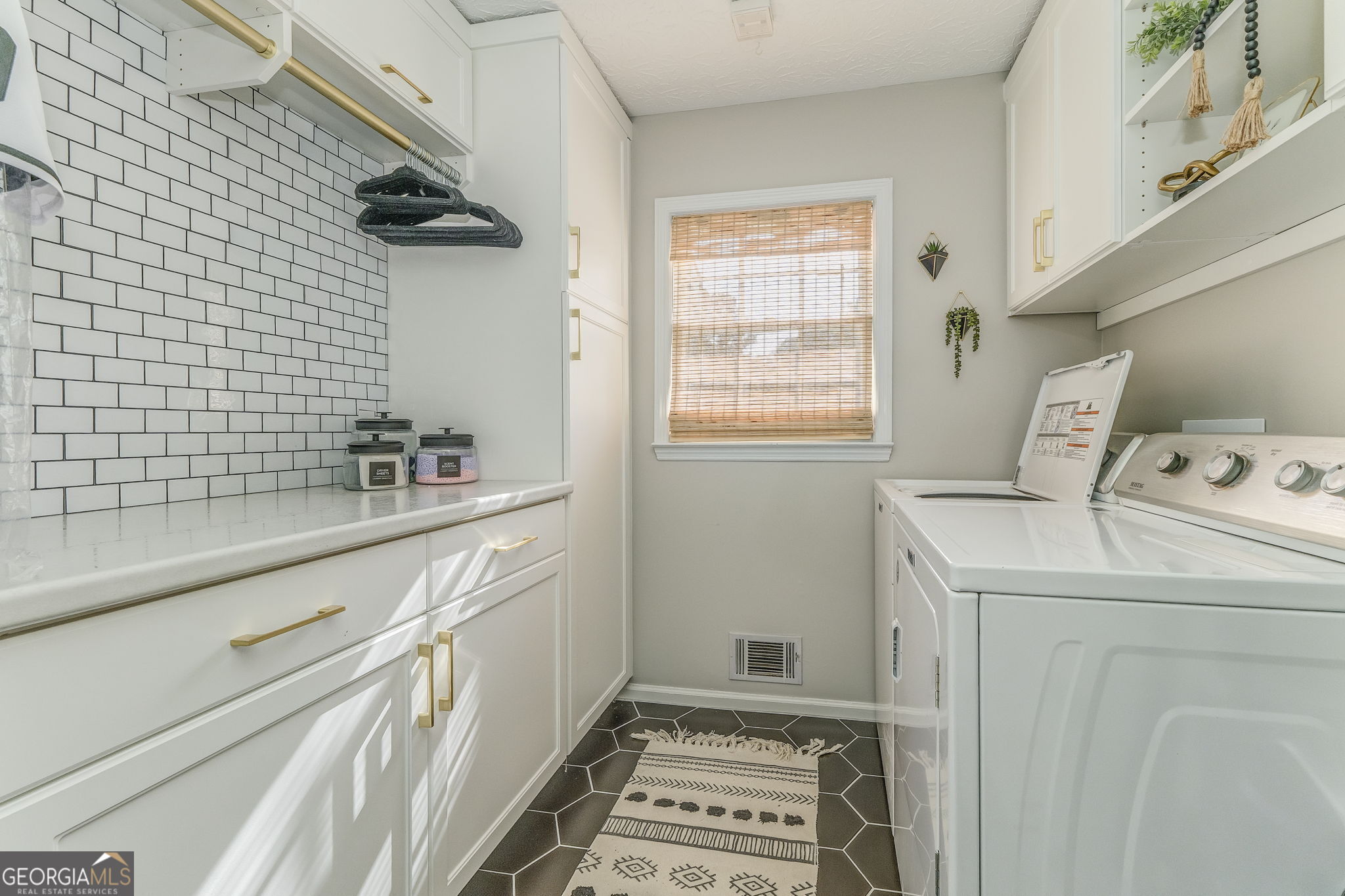 323 Schoolhouse Road Property Photo 36