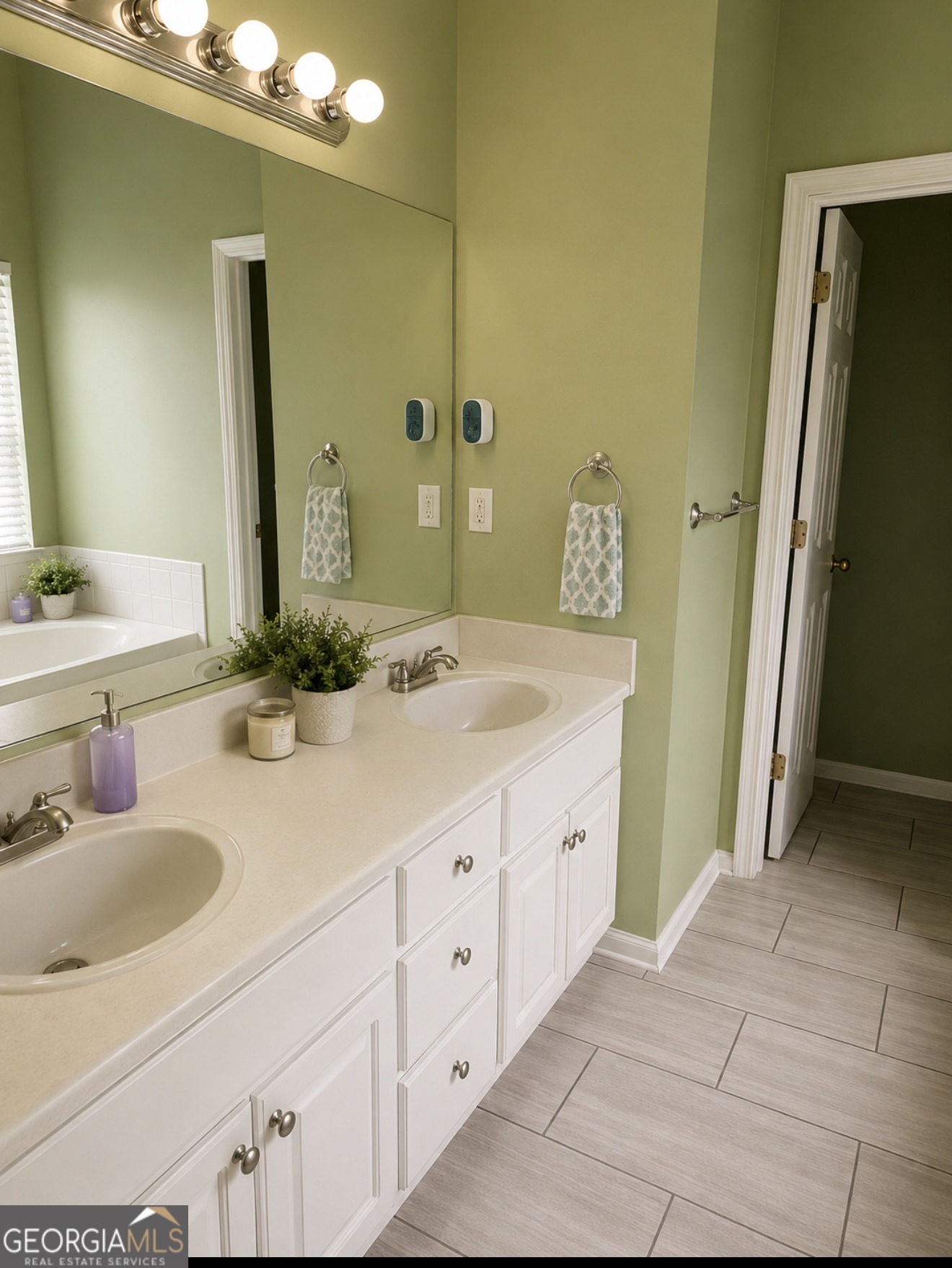 5926 Colonnade Drive Property Photo 11
