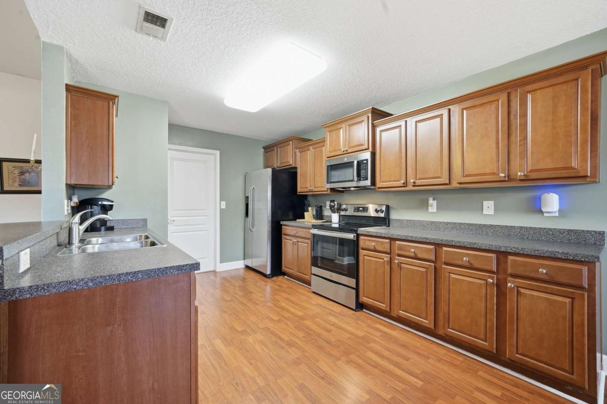 4901 Summersun Drive Property Photo 9