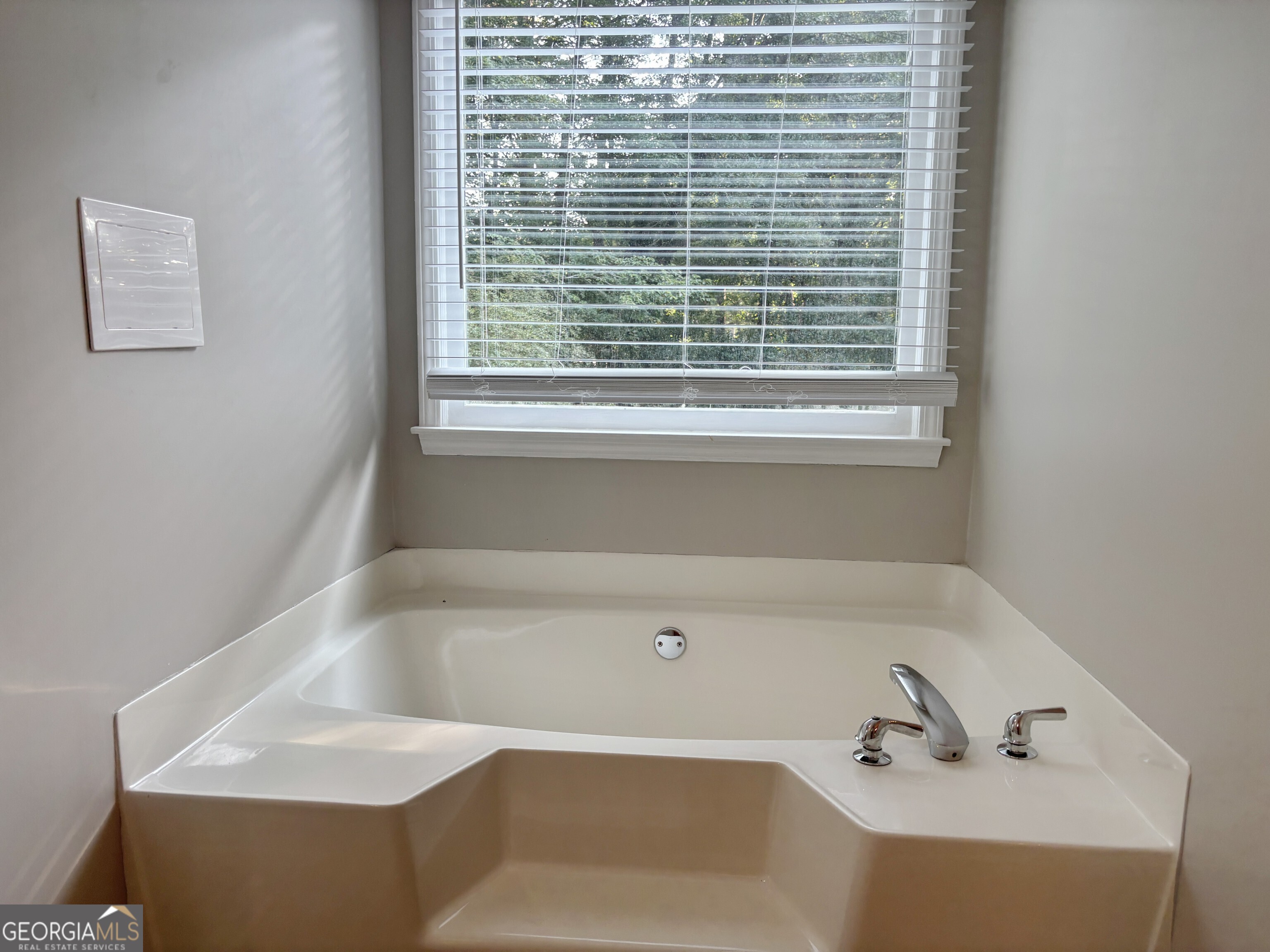 7035 Wynfield Drive Property Photo 13