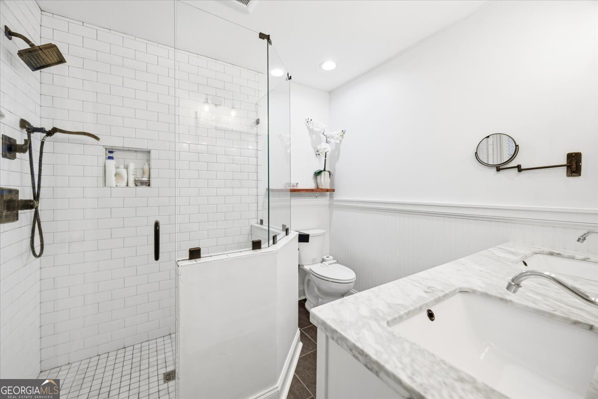 425 Ashley Place Property Photo 23