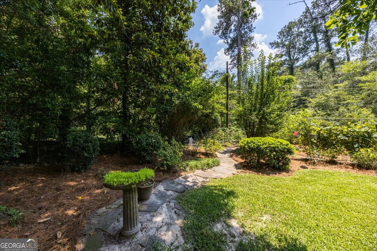 425 Ashley Place Property Photo 38
