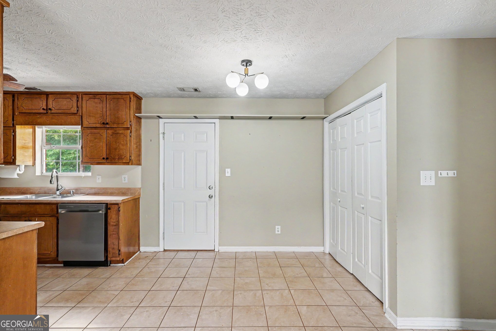 317 Creek Side Court Property Photo 8