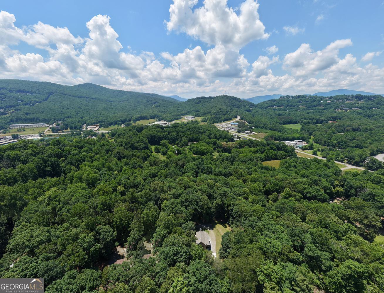 14 B Breezewood Village Property Photo 16