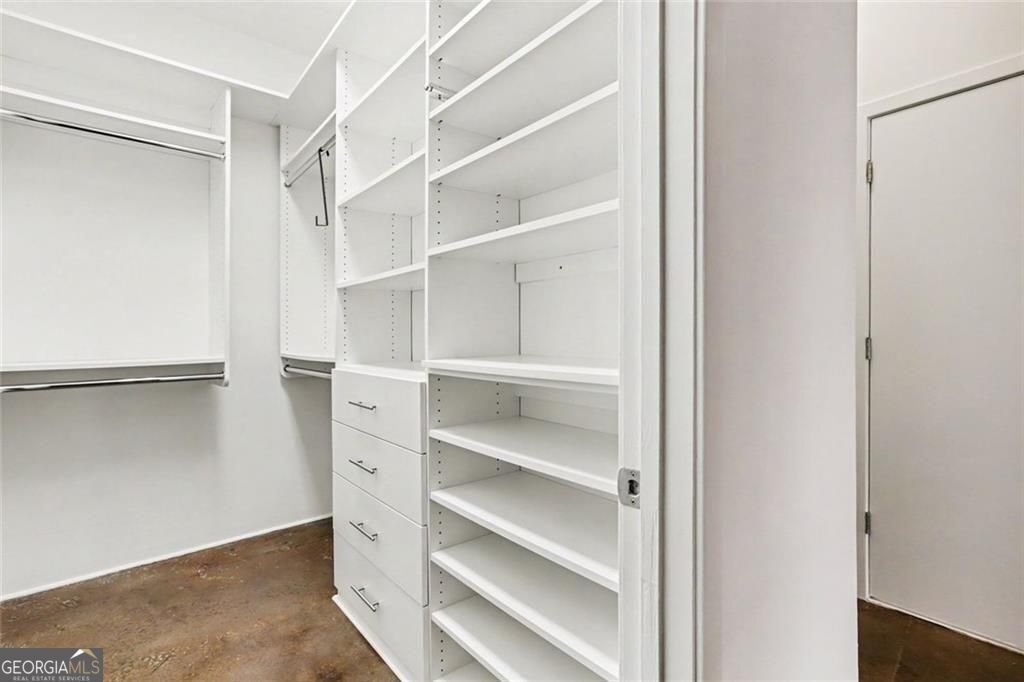 560 Dutch Valley Road Ne # 2305 Property Photo 15