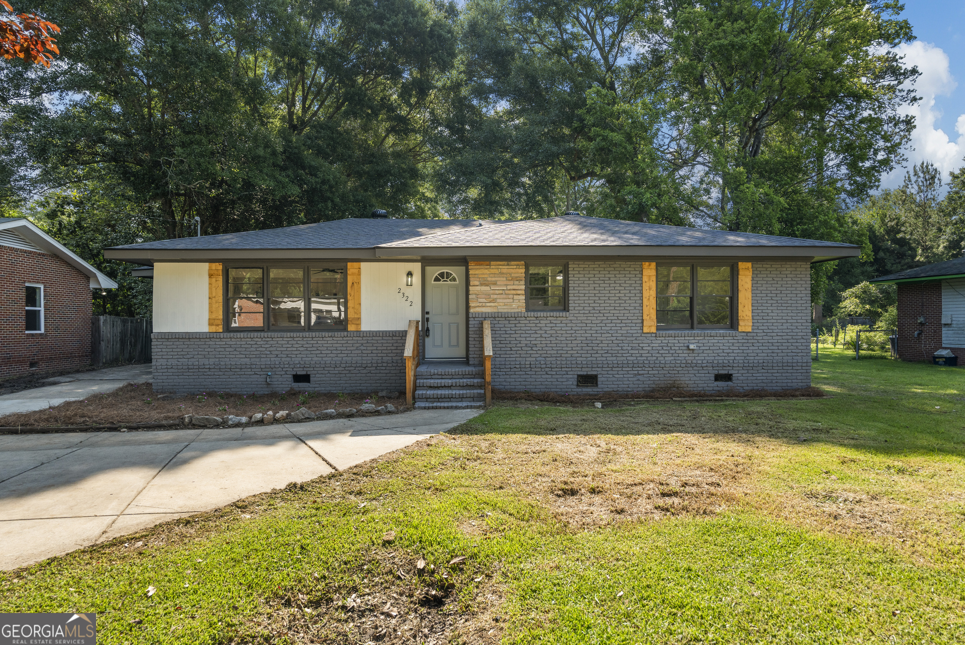 2322 Laurel Drive Property Photo 1