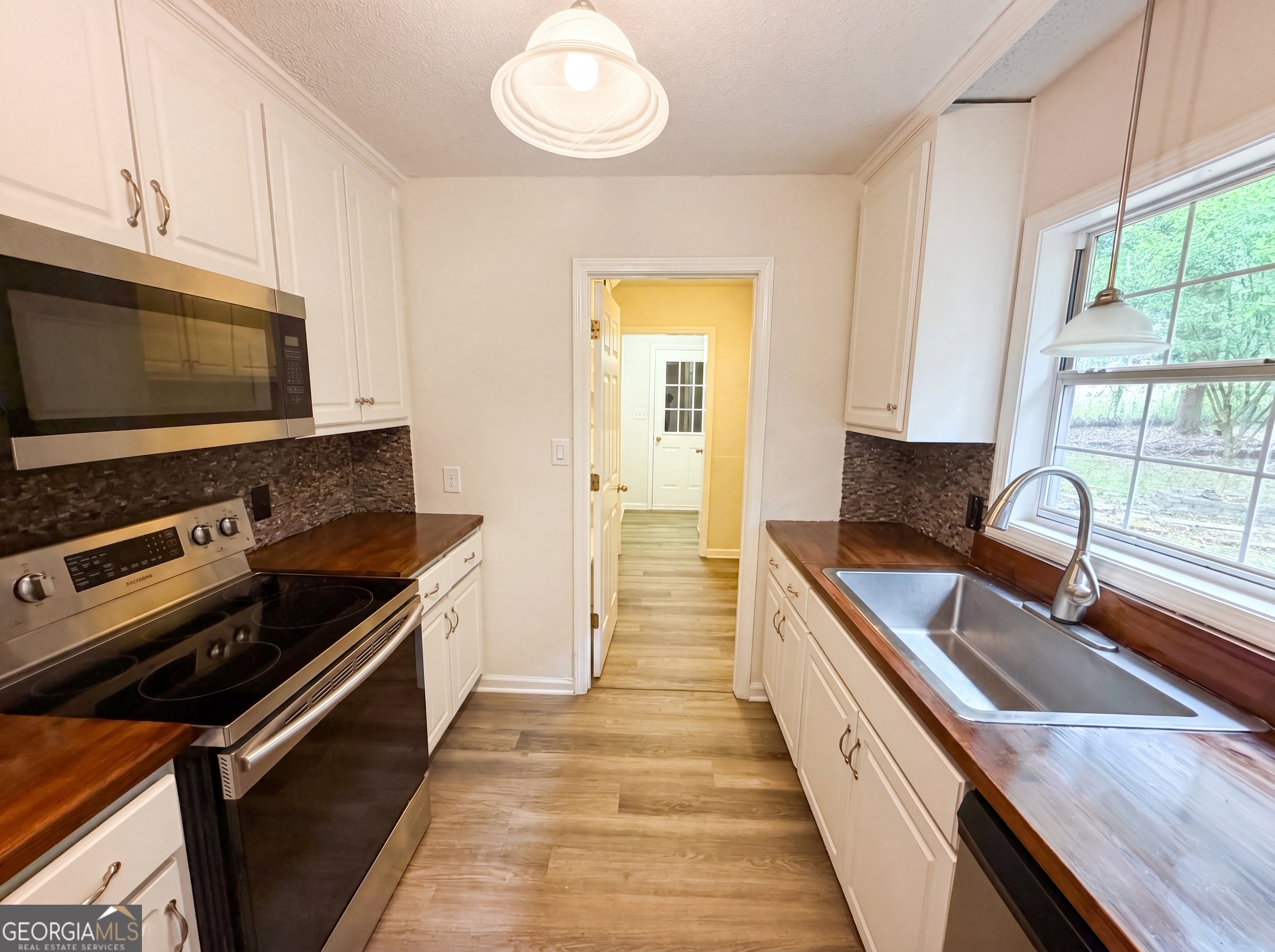 160 Regency Drive Property Photo 6