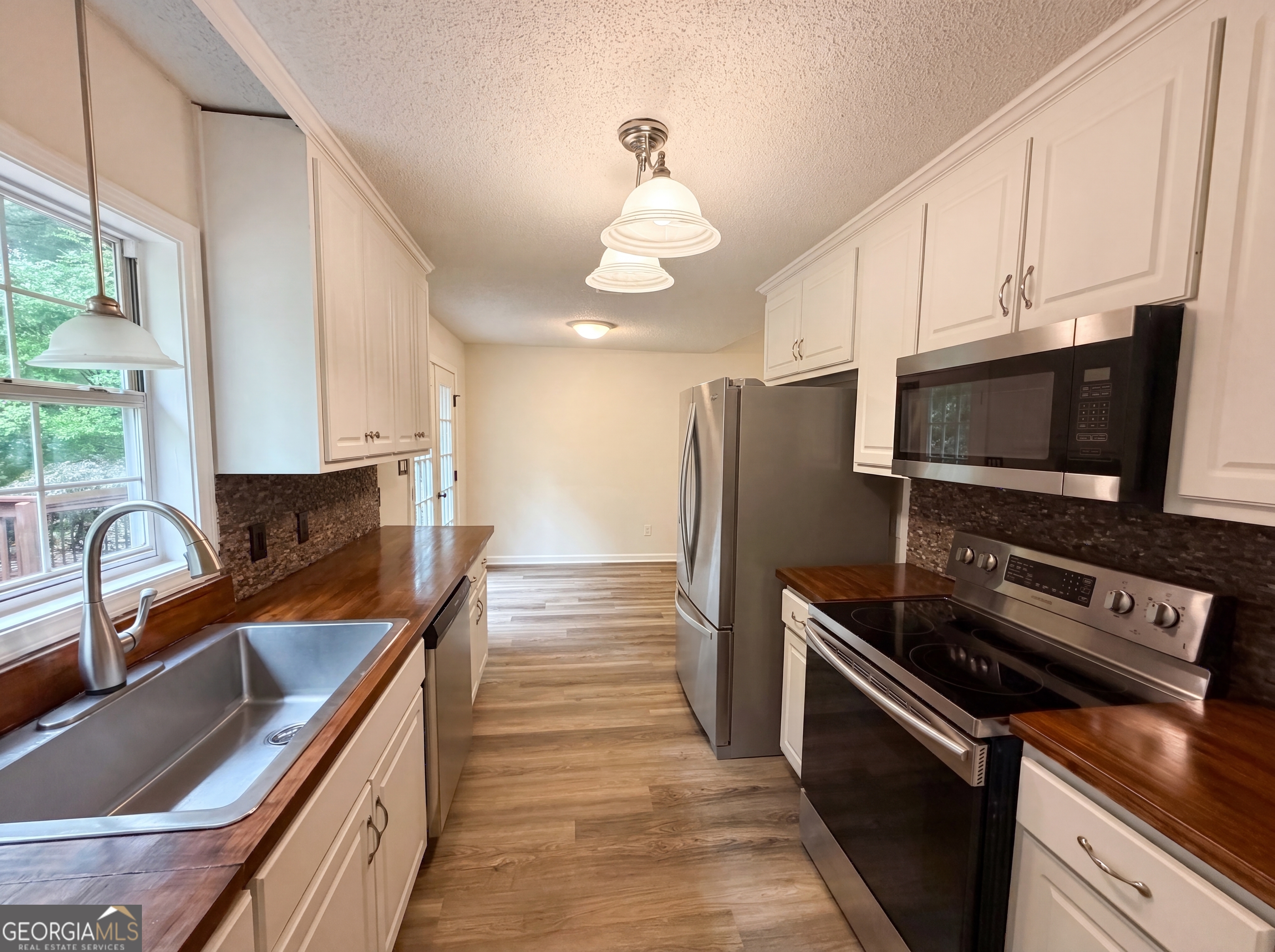 160 Regency Drive Property Photo 7