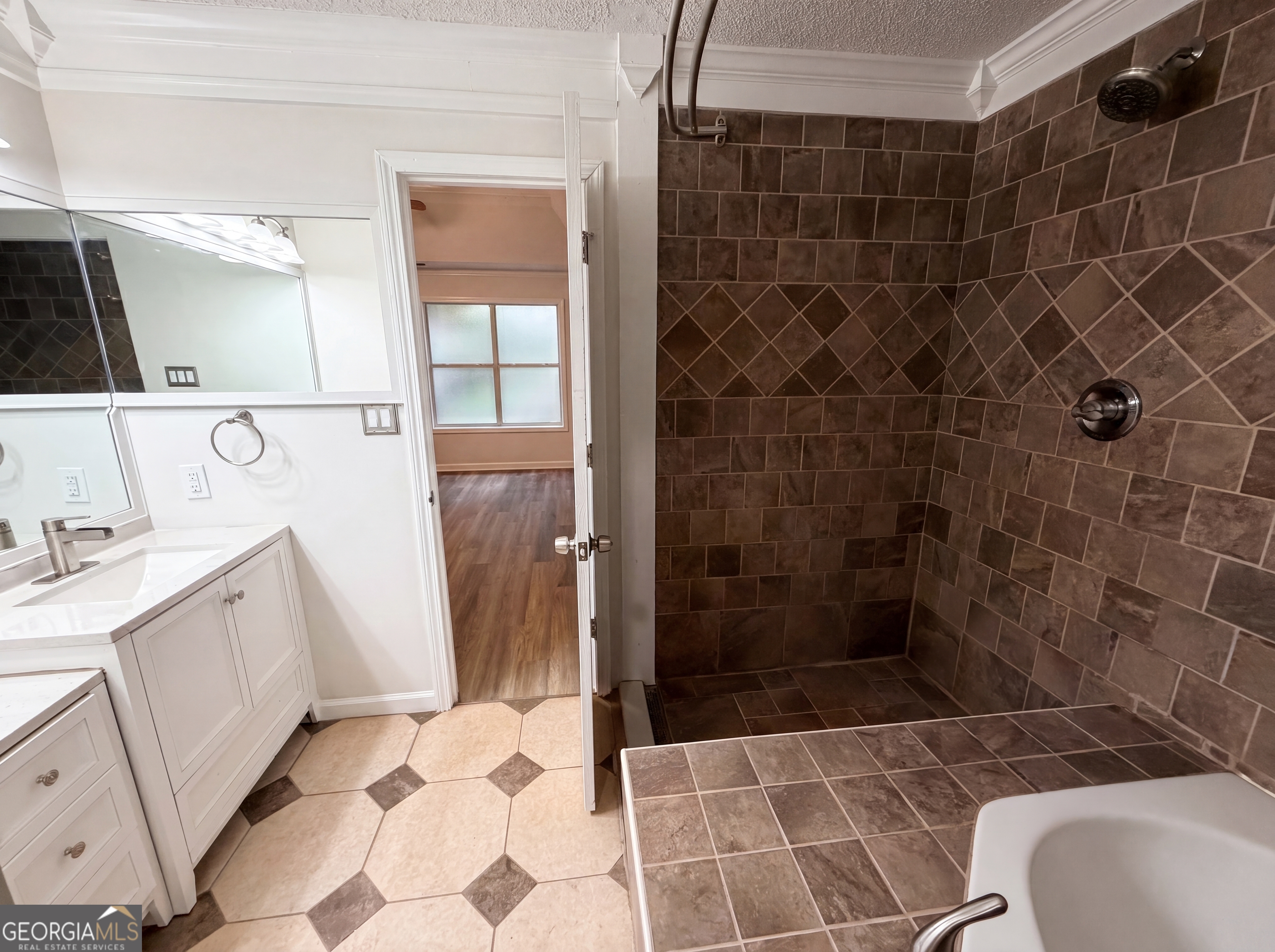 160 Regency Drive Property Photo 11