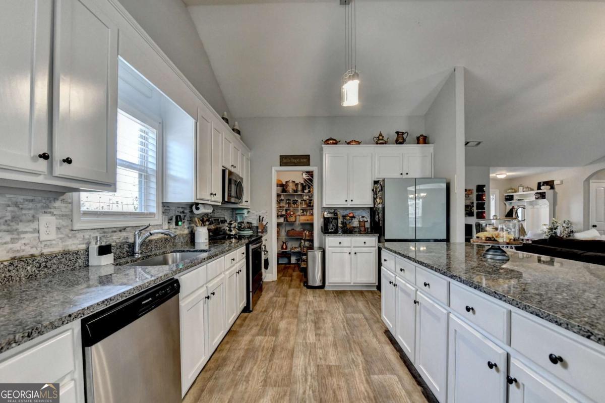 204 Lynn Road Property Photo 12