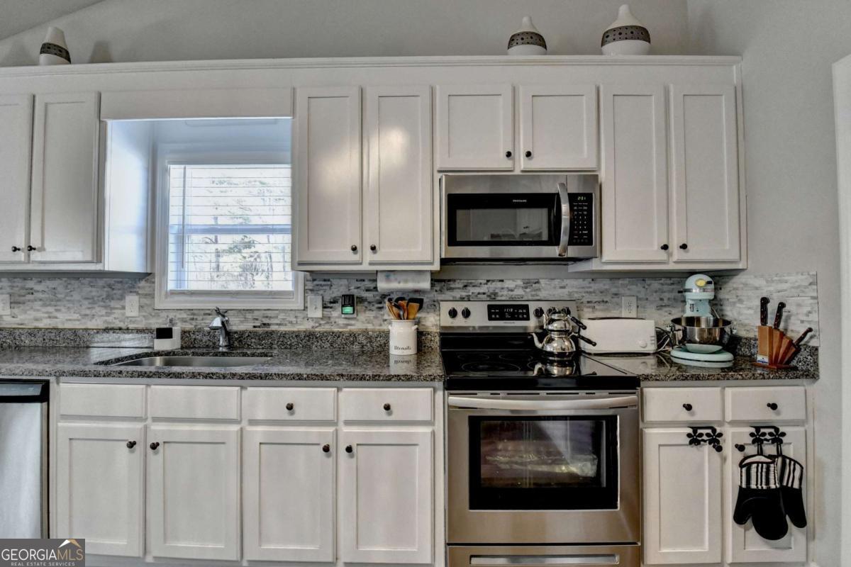 204 Lynn Road Property Photo 13